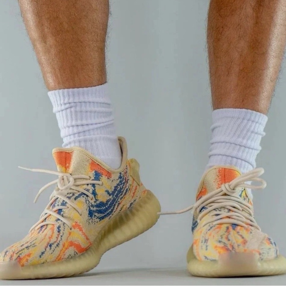 adidas Yeezy Boost 350 V2
MX Oat CB